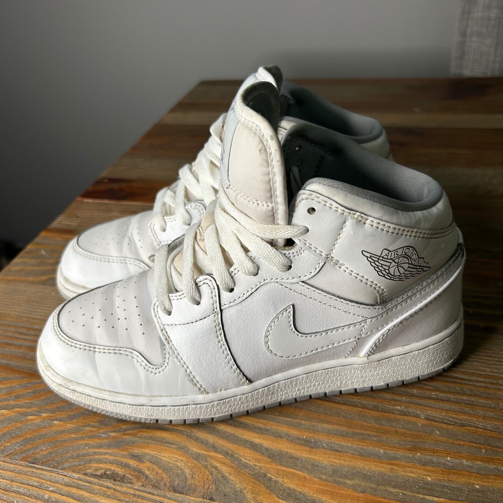 Jordan 1 Mid White Pure‎ Platinum Kids Sneakers 554725-112 Size 4.5Y